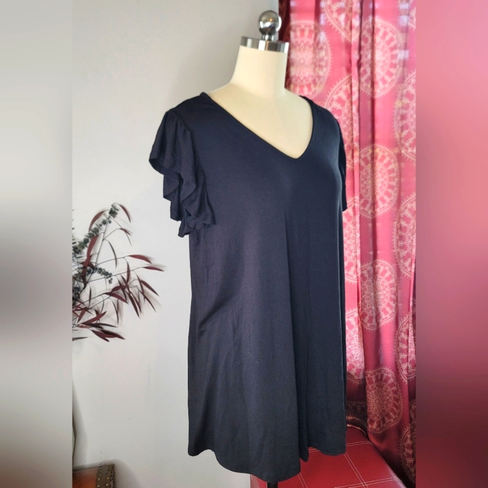 Time and Tru Semi Fitted Maternity Tee Black Size Medium 8/10 NWT